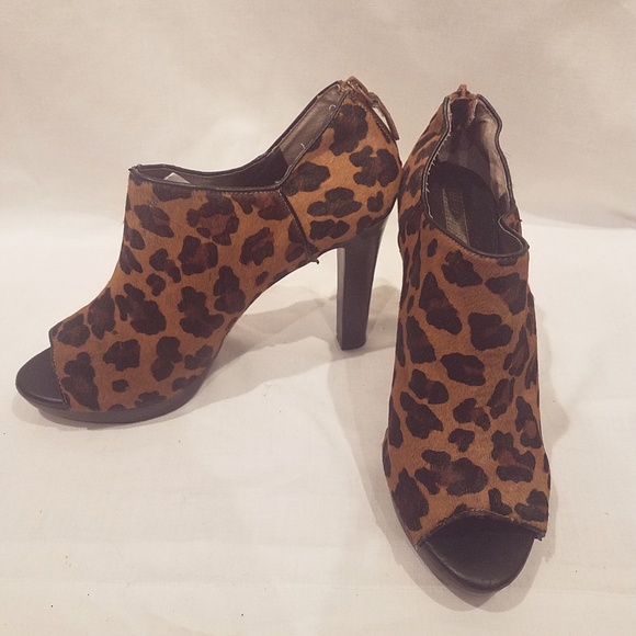 Banana Republic Shoes - Banana Republic Animal Print OpenToe Bootie Sz 8.5